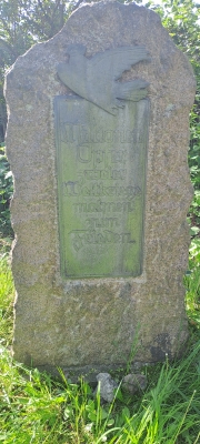 Gedenkstein vor der Reinigung